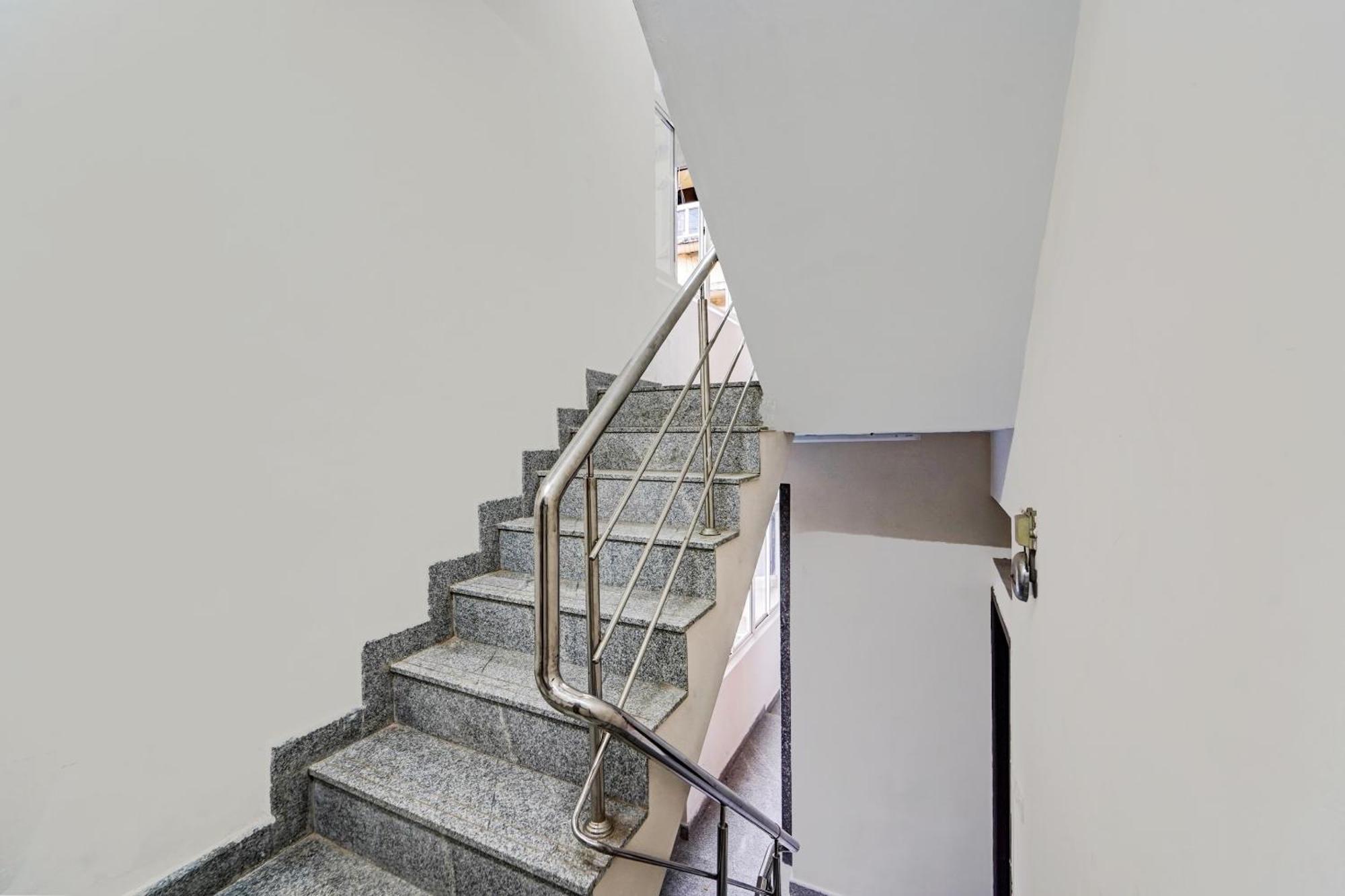 Super Townhouse 1096 Hotel Redfox Nungambakkam Near Apollo & Shankar Nethralaya Hospital Chennai Exterior foto