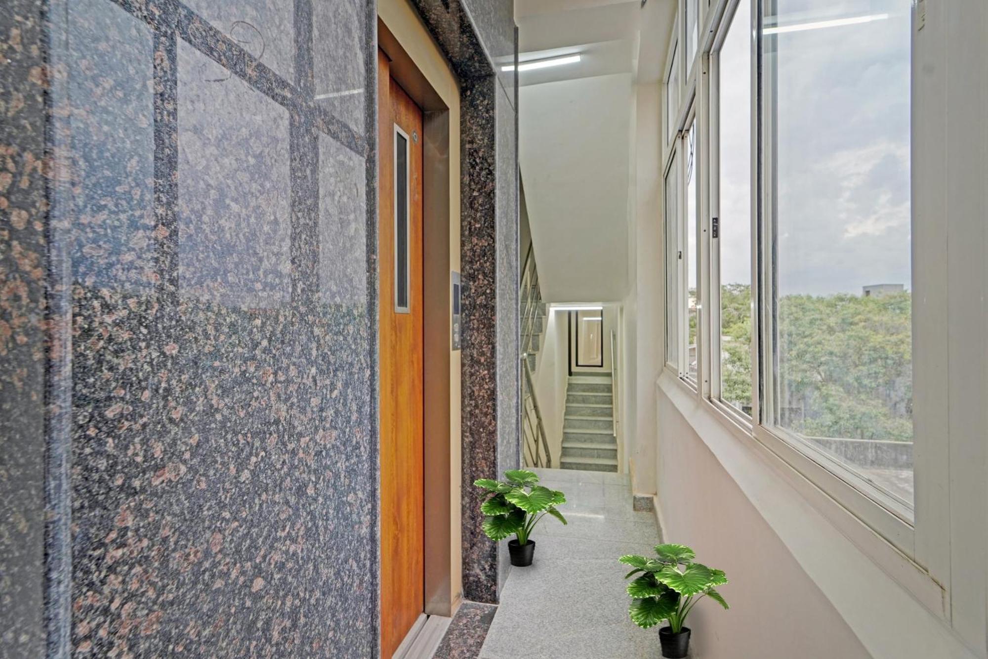 Super Townhouse 1096 Hotel Redfox Nungambakkam Near Apollo & Shankar Nethralaya Hospital Chennai Exterior foto